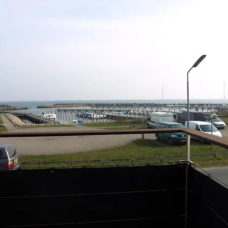 Vakantiehuis Super In The First Row With A 180-degree Sea View Spodsbjerg